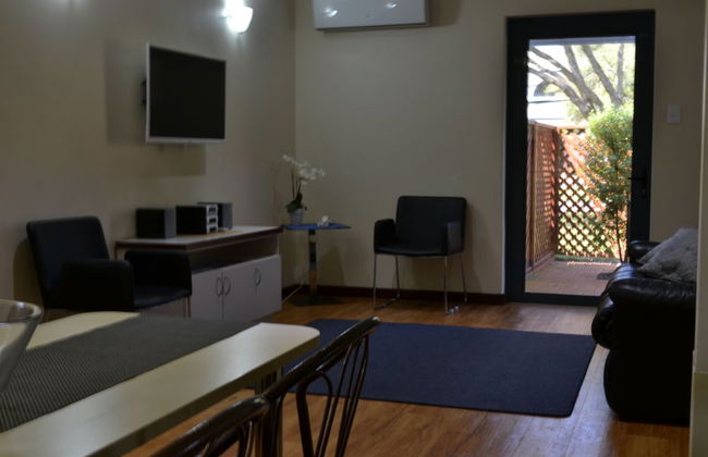 Dolphin Lodge - Photo 25