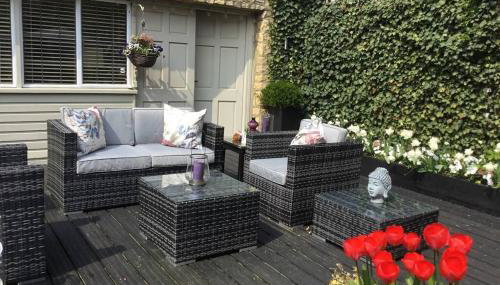 THE HIDEAWAY - KENT - Photo 2