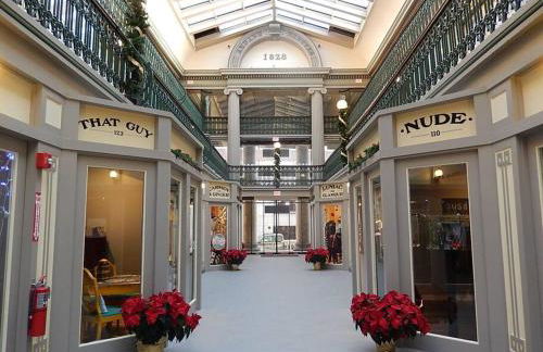 Downtown by RISD Gigabite Internet OnSite Free Parking - Foto 13