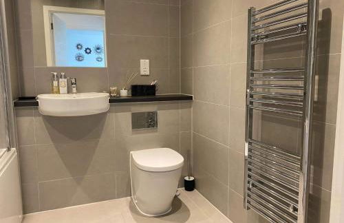 Entire Riverside Apartment with Balcony - Foto 6