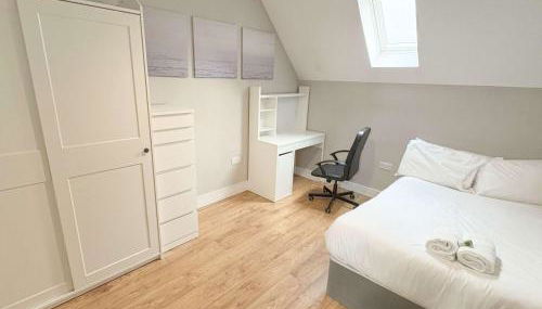 Four Bedroom Apartment in Fantastic Location - Foto 2