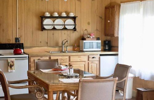 Rustic Cabin Rental in a Wild Meadow near Crater Lake National Park, Oregon - Photo 12