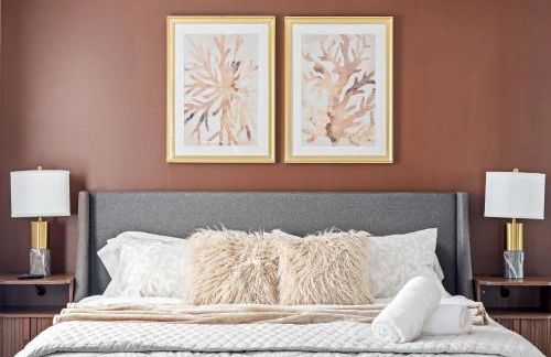 New Renovated 5BD Home with Hot Tub Sauna & Game Rm - Foto 60