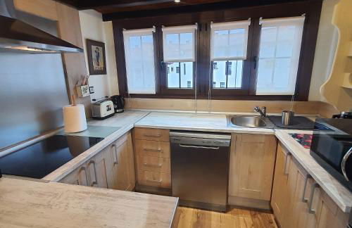 El Arcángel de Santillana del Mar - Foto 8