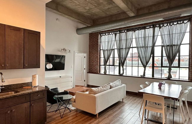 Sosuite 2BR Apt w W D Gym On-site Restaurant - Photo 10