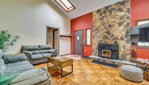 Peaceful Wooded Retreat at Lake Wallenpaupack! - Foto 2