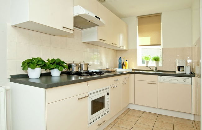 Villa in Maaspark With Lake Views & Sauna - Photo 5