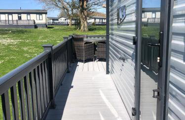 Relaxing Retreat with Hot Tub - Photo 18