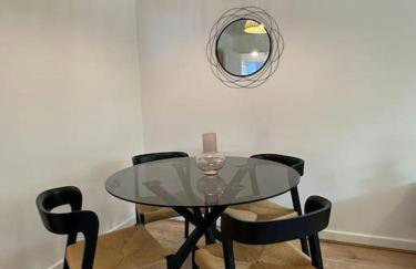 Lakeside apartment with FREE parking / M25 - Photo 6