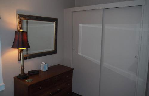 The Cute & Cozy - Lower Apt - Great Location! - Photo 30