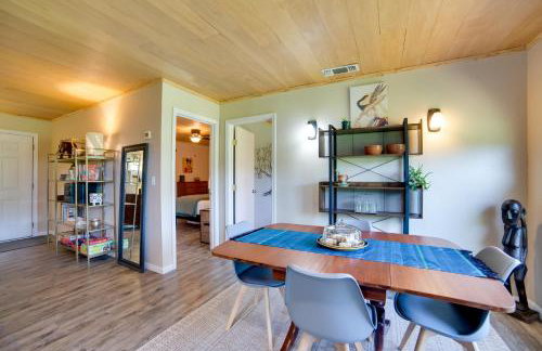 Secluded Getaway on ~10 Acres in The Piney Woods! - Foto 7