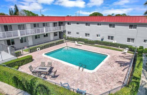 Stylish Hideaway Pool Downtown Boca - Photo 21