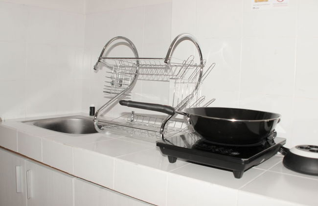 Homey And Cozy Studio Apartment At Elvis Tower - Foto 6