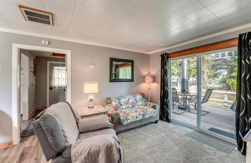 Wayland Retreat with Deck Walk to Downtown! - Foto 9