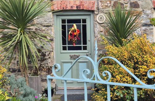 An Artist's Cottage - Photo 2