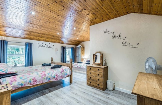 Snowdonia-3bedroom-2 Bathroom-petfriendly-garden - Photo 9