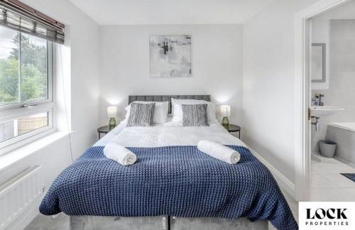 Family & Contractor Friendly 3 bed house Sleeps 8 in Maidenhead - Foto 9