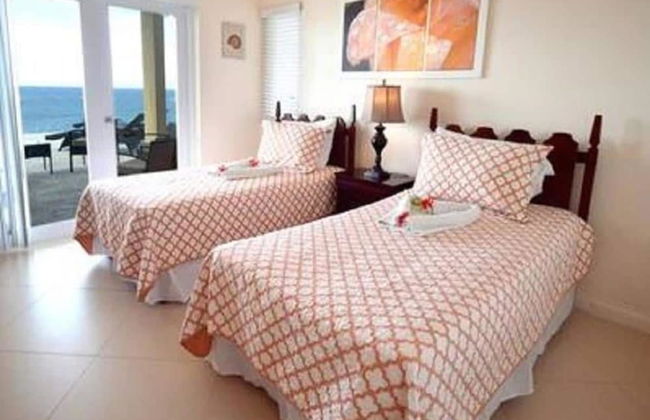 Je Suis Jamaica - 4 B R Beachfront Villa w Staff - Photo 4