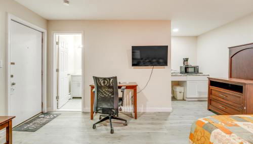 5 Mi to Pine Knob Pet-Friendly Studio Retreat - Photo 5