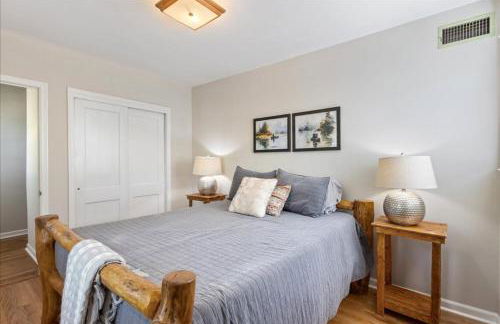 5BR Woodland Retreat on 7 Acres with a Pond - Foto 18