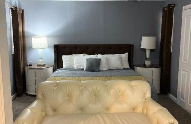 Stylish Remodeled 23 Large beds Near Elvis Presley - Foto 60