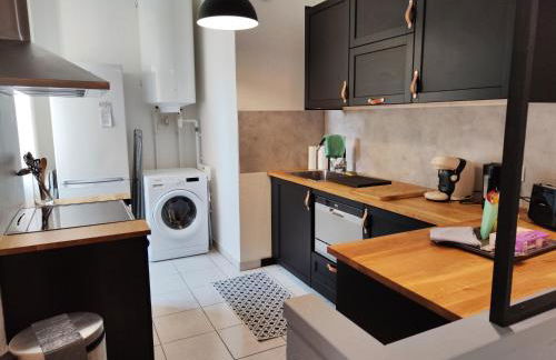 LE PETIT ANGLE APPARTEMENT 2 Pièces, plein centre ville, près de la gare jusqu'à 4 personnes - Foto 9