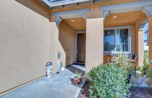 Patio and Yard Luxe Beaumont Getaway! - Foto 24