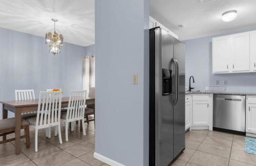 Willow Haven 2BR Cozy Retreat, Close to Hartford - Foto 13