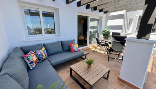 Stunning apartment with a beautiful pool/lake view - Foto 2