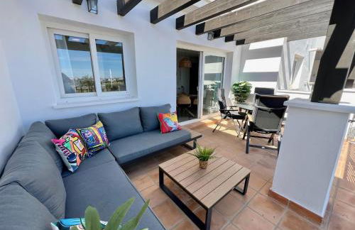 Stunning apartment with a beautiful pool/lake view - Foto 2