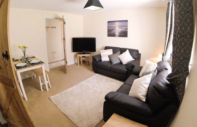 Bryn Melyn Farm Cottages- 5 Luxury Cottages In A Stunning Setting with Wood Fired Hot Tub - Photo 11