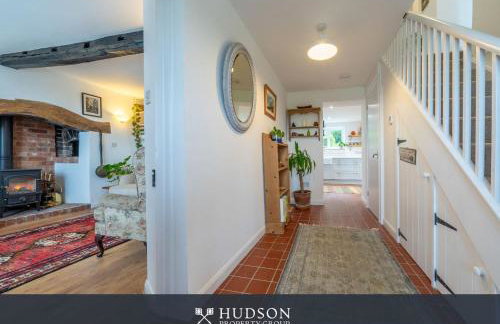 Modern Snitton Cottage & Gardens - Photo 13