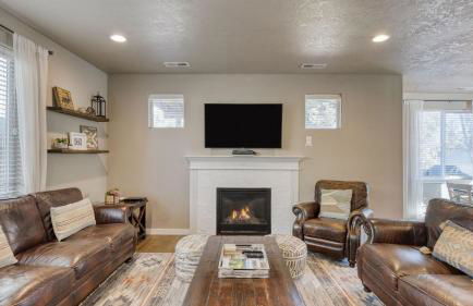 Old Mill Getaway by Avantstay Private Backyard w/ Hot Tub - Foto 14