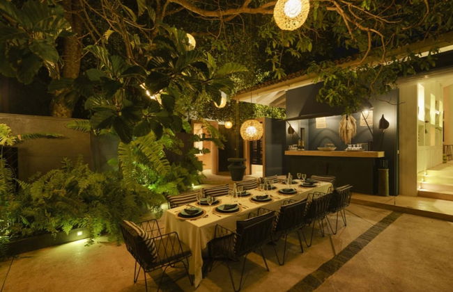 Cool and Contemporary Hilltop Villa With Ocean Views - Photo 42