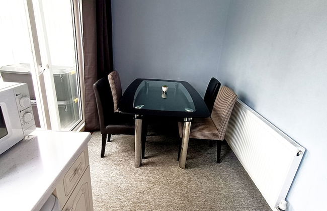 Cozy 3-Bed Family Home with Free Parking - Foto 29