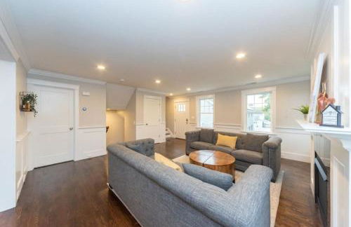 Ultra-Luxurious Home near Boston (Pet-Friendly) - Foto 9