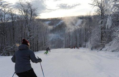 SKIING, HIKING, VILLAGE OF EVILLE MTN ESCAPE - Foto 37