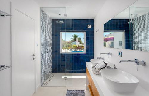 Charming Villa with Pool & Scenic Garden - Foto 49