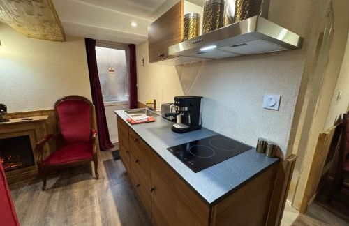 L'Alcôve Secrète Suite médiévale avec Spa - Foto 11