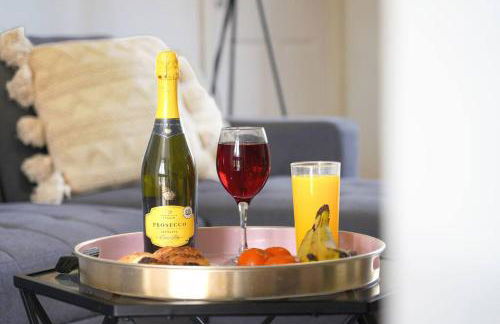 Grange House with Free Parking, Garden, Superfast Wifi and Smart TVs with Netflix by Yoko Property - Photo 16