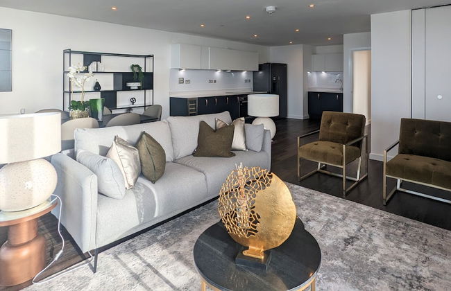 Southampton Waterside by Charles Hope - Photo 9