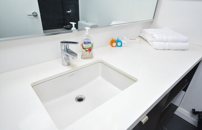 Yorkville Modern 1 Bedroom Suite Toronto - Photo 30