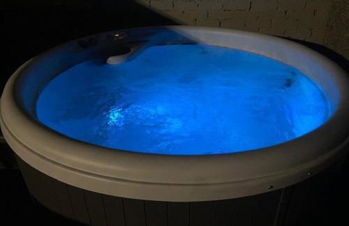 Awelon Holiday Cottage sleeps 10, Hot Tub, Log Burner, North Wales, Porthmadog - Foto 5