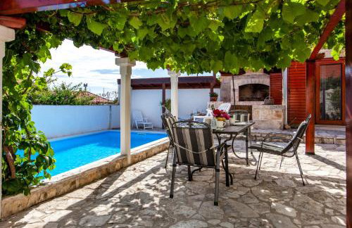 Countryside Family Villa with Private Pool - Photo 11