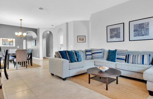 Stunning West Haven Villa with Private Pool Spa and Balcony Near Disney - Foto 65