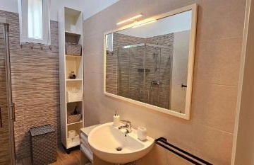 Seaside Villa with Hot Tub, 5mins walk from the sea - Foto 15