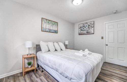 Fenced Yard Centrally Located-Parkway Village Pad - Foto 27