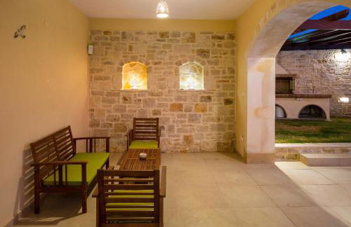 Ilys Home, a Country-chic Retreat with Pool & BBQ, By ThinkVilla - Photo 18