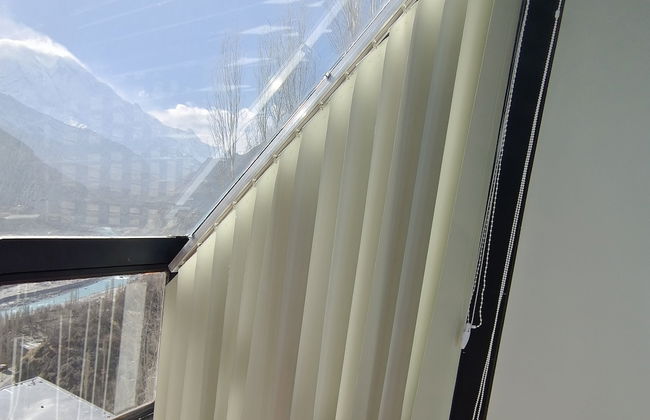 Stunning Cliff-edge 2-bedroom Chalet in Karimabad - Photo 35