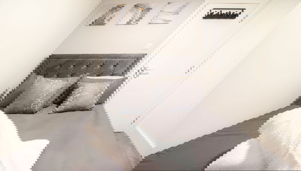 London Apt - Sleeps 4 - Parking - Wifi - Foto 1, Quarto